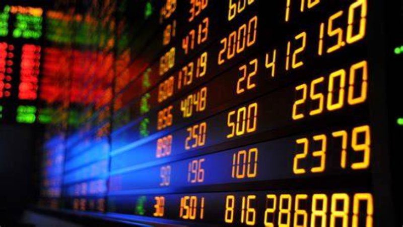 un exchange es una plataforma digital en la que se pueden realizar operaciones de compra, venta o intercambio de criptomonedas.
