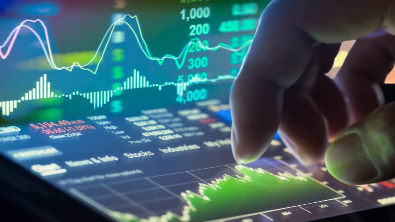 Mediante el trading con CFD tendrá acceso a los principales cruces de divisas, acciones de empresas, índices o materias primas con un amplio margen y podrá controlar posiciones más grandes en dichos mercados con un mínimo capital inicial.